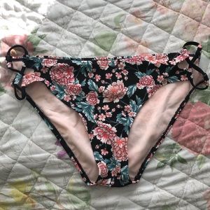 Black floral print bathing suit bottoms in xl